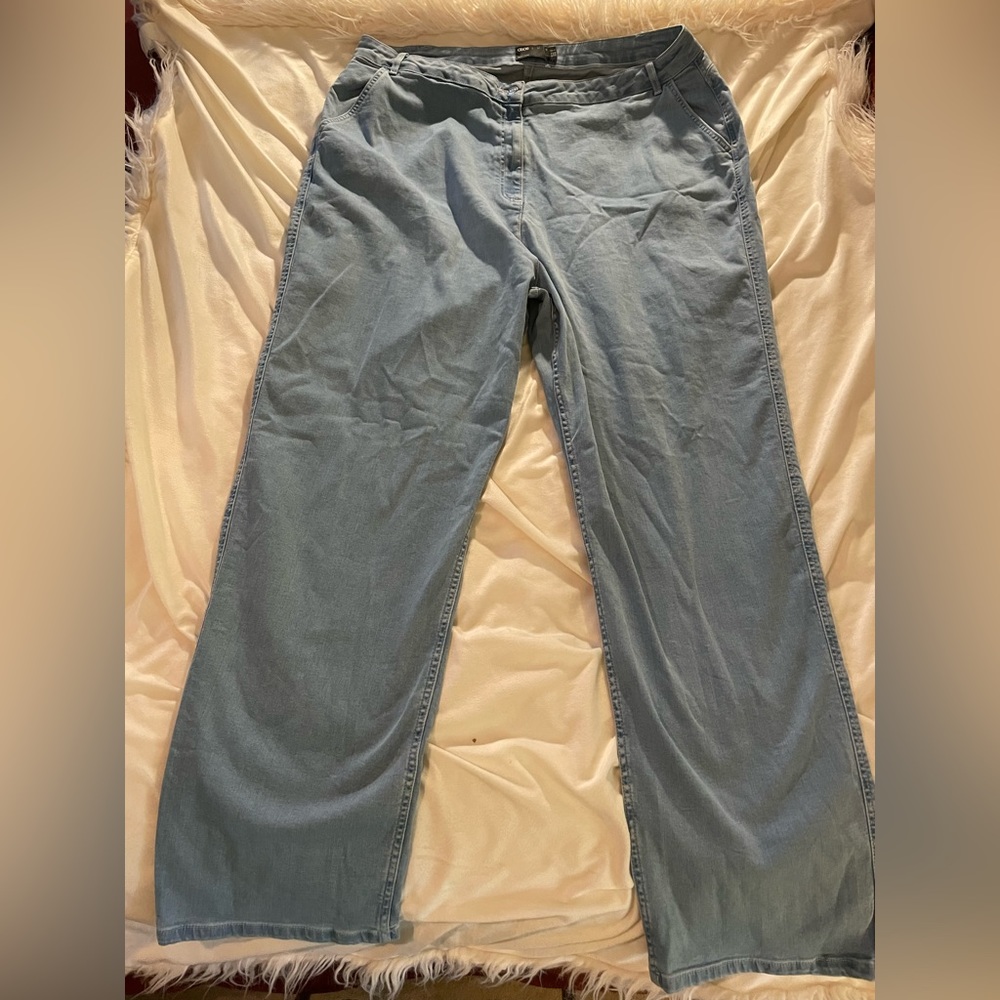 Asos luxe curve size 20 straight leg light wash denim stretchy jeans